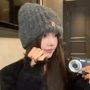 浪莎 小熊刺绣字母毛线帽女生冬季大头围针织帽子保暖护耳帽 涤纶 绒线帽 女款