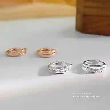 925
