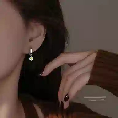 925