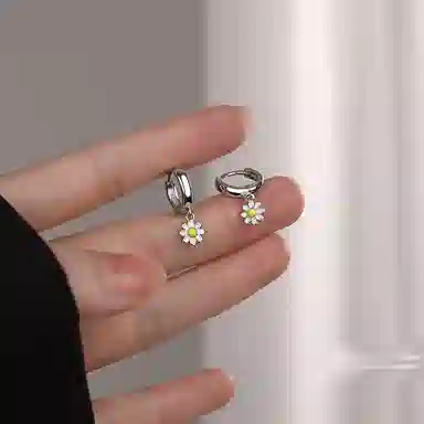 925