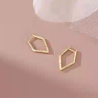 925
