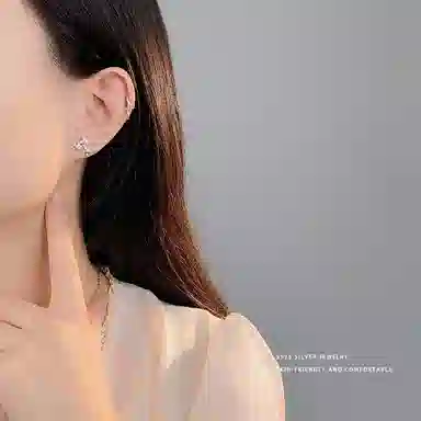 925