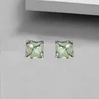 S925