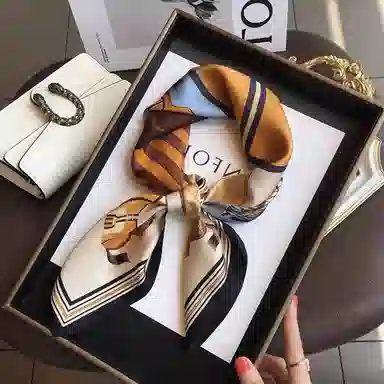 优幽兰 设计感撞色护颈小方巾高级感薄款多功能领巾实用减龄气质 丝巾 女款 礼盒装