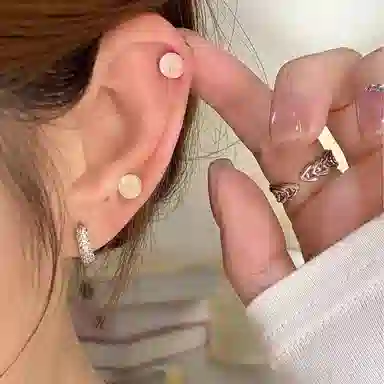 余笙情 闪耀华子 气质简约小众设计高级感 光面立体璀璨爆闪锆石彩色多巴胺日常百搭小巧耳饰 小众百搭 合金 耳钉 男女同款情侣款