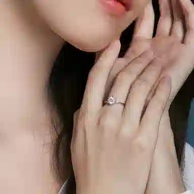 925