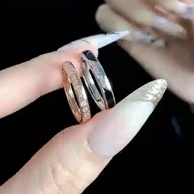 925