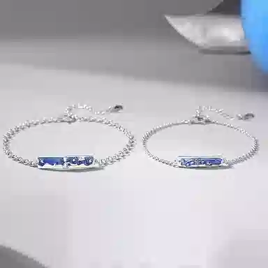 925