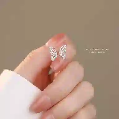 925
