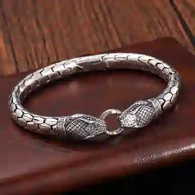 925
