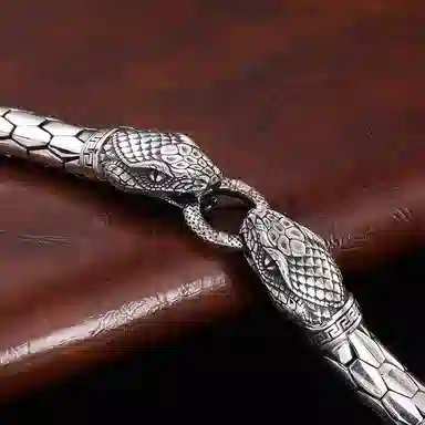 925