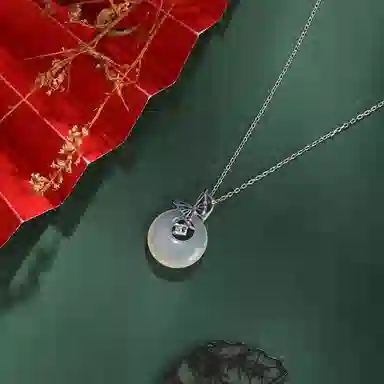 老凤祥 蝶舞公主 新中式国潮典雅风 温润大气 玉蝶生辉  福运常伴 好运永驻 出行百搭 玉髓 项链 男女同款情侣款