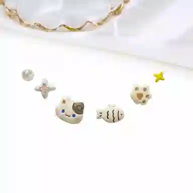 迎百宝 猫咪和鱼童真萌趣可爱 小巧精致减龄学院风可叠戴耳骨钉小清新个性搞怪卡通 合金 耳钉 男女同款情侣款