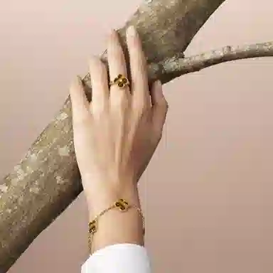Van Cleef Arpels Alhambra 18k