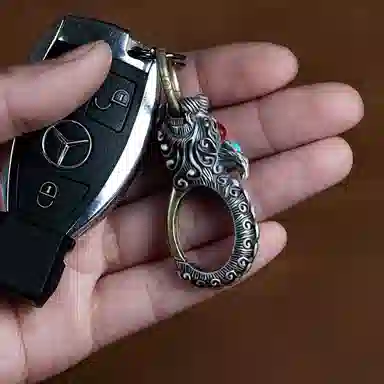 925