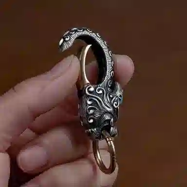 925
