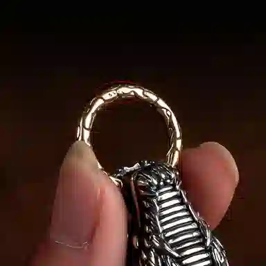 925