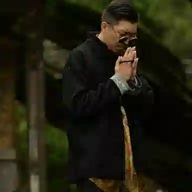 Sansheng Li Black Jacket