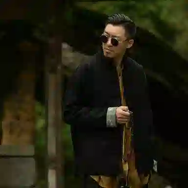 Sansheng Li Black Jacket