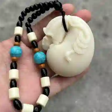 書卓 钱袋鼠 随身盘玩 文玩招财雕刻把玩 装饰品 平安车载工艺品#好运 象牙果 把件 男女同款情侣款