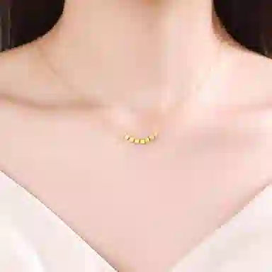 925