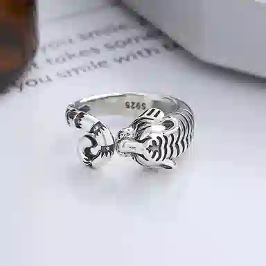 S925
