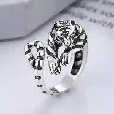 S925