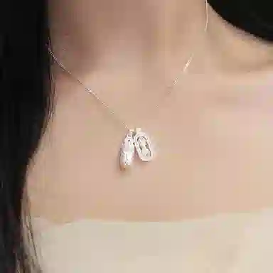 925