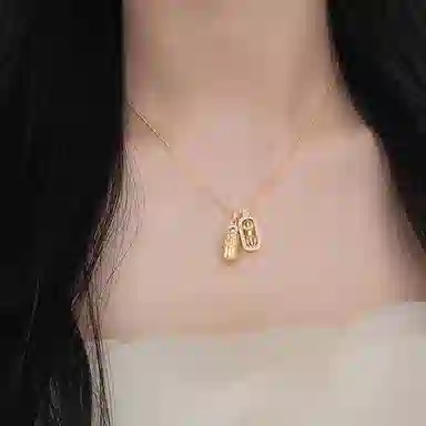 925