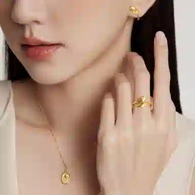 周大福精美气质郁金香足金黄金戒指女闺蜜同款