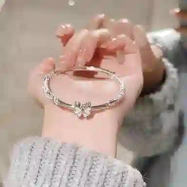 尚银福 蝴蝶结繁花 在逃公主蝴蝶结 甜美少女感轻奢高级感精致光面推拉款 好运 合金 手镯 女款