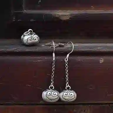 990