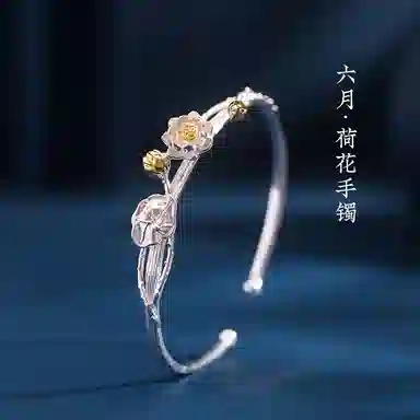 925