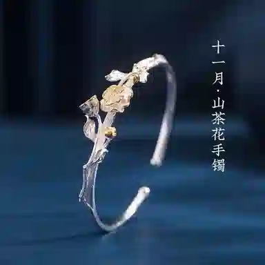 925