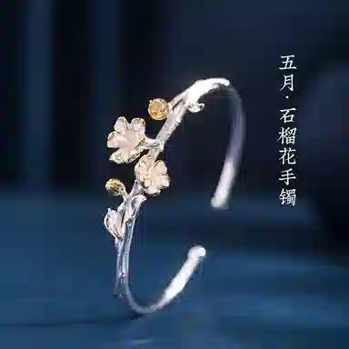 925