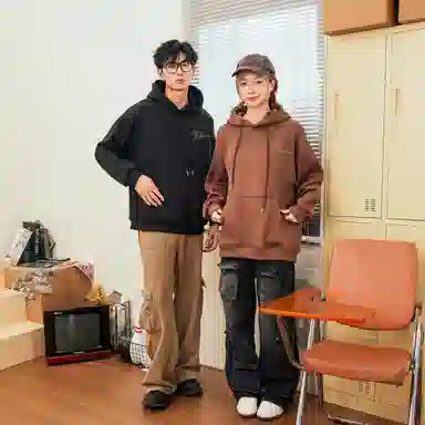 LA'T.WEEKEND clean fit Logo