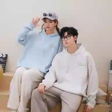 LA'T.WEEKEND clean fit Logo