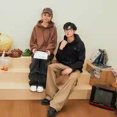 LA'T.WEEKEND clean fit Logo