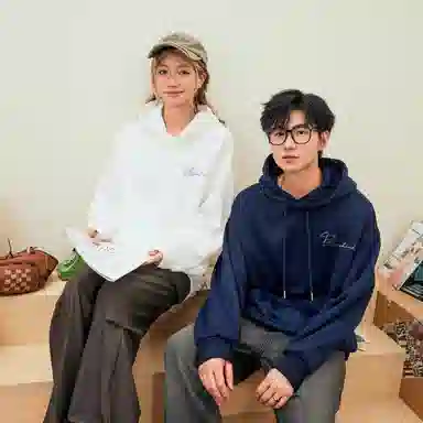 LA'T.WEEKEND clean fit Logo