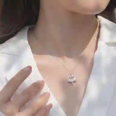 925