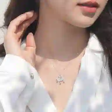925