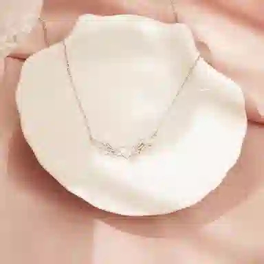 925