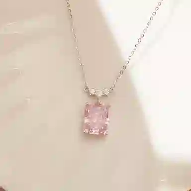 925