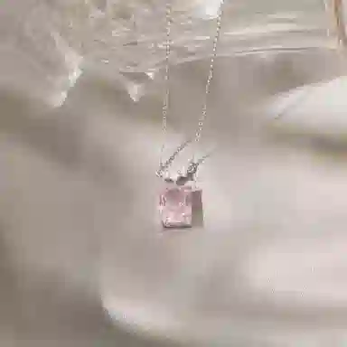 925