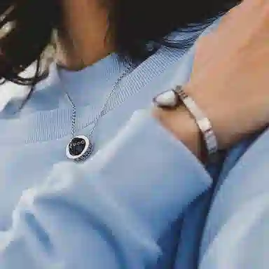 ROADLATIVE Lace Engraved Ring Pendant Necklace