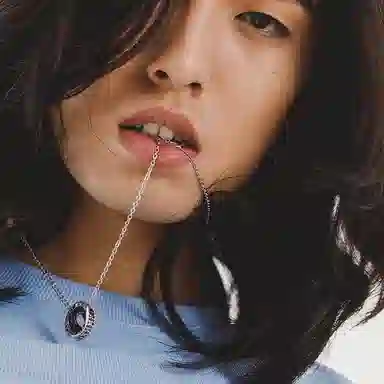 ROADLATIVE Lace Engraved Ring Pendant Necklace