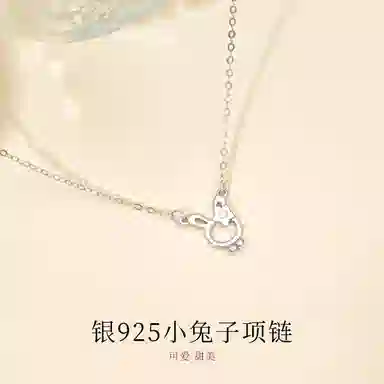 925