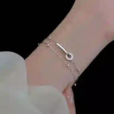 925