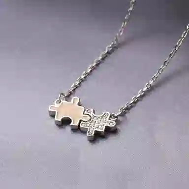 925