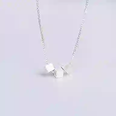925
